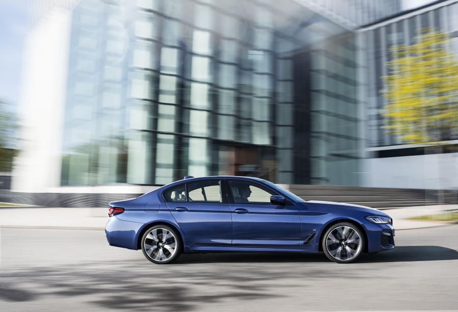  BMW 530e xDrive M Sport (G30) 2020 года  (WW) (фото 3 из 78)
